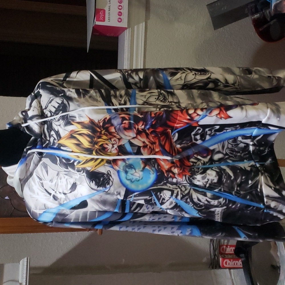 NWOT DRANGON BALL Z SWEATSHIRT